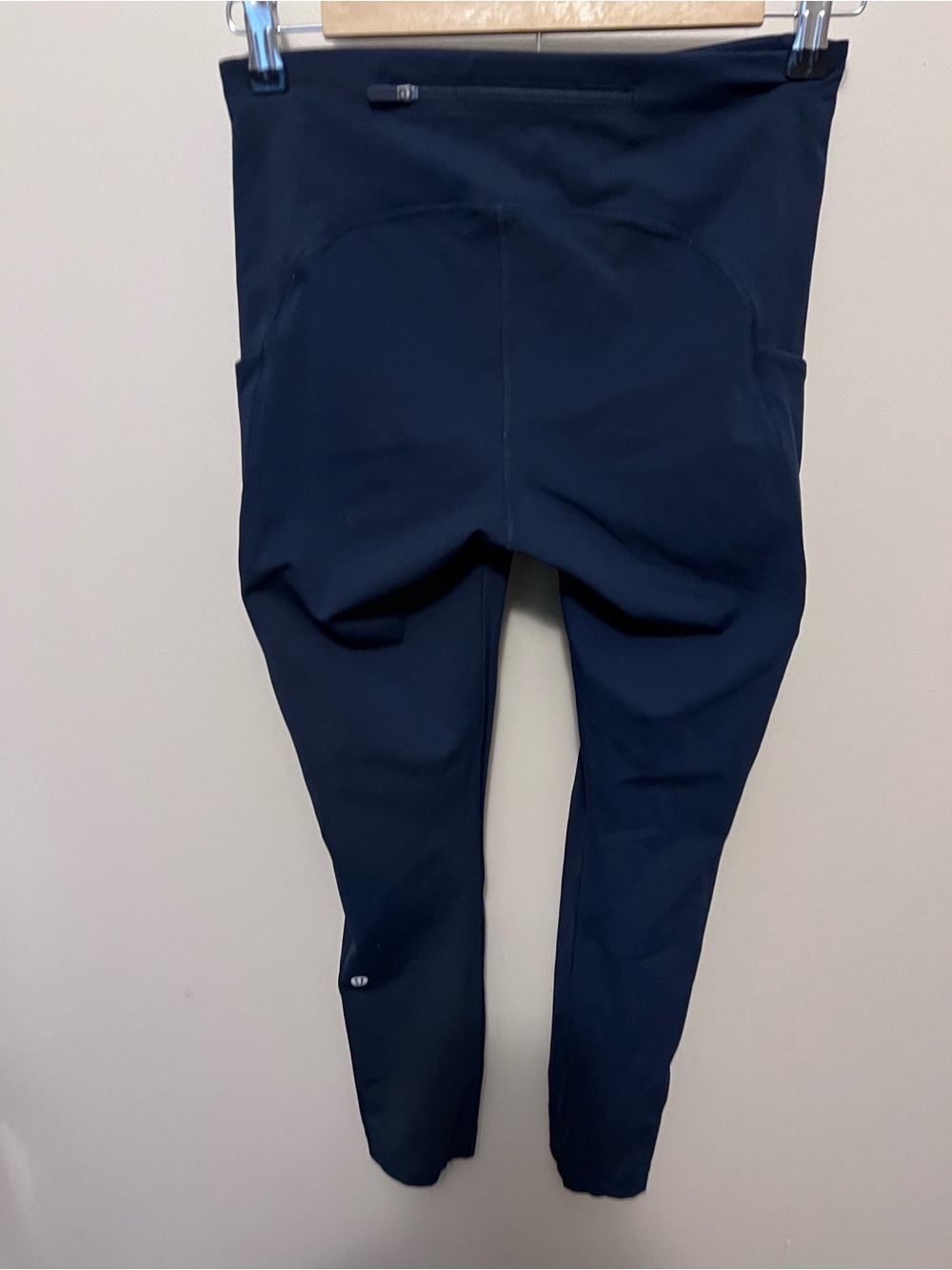 Lululemon fast and free navy athletic leggings 24 inch length pockets size 6